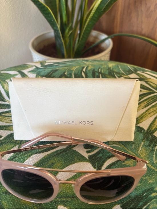 Michael Kors Women’s Light Pink Round Sunglasses with Gradient Lenses NWOT main image 7